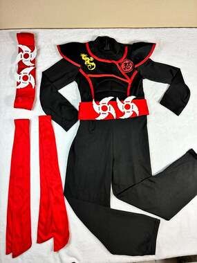 Kids Black Ninja Costume Size S (6-7) Dragon Print Shuriken Red Trim Cosplay